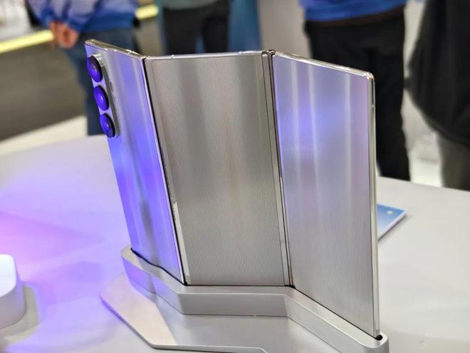 MWC25 “绕”不开AI的MWC2025(图3)