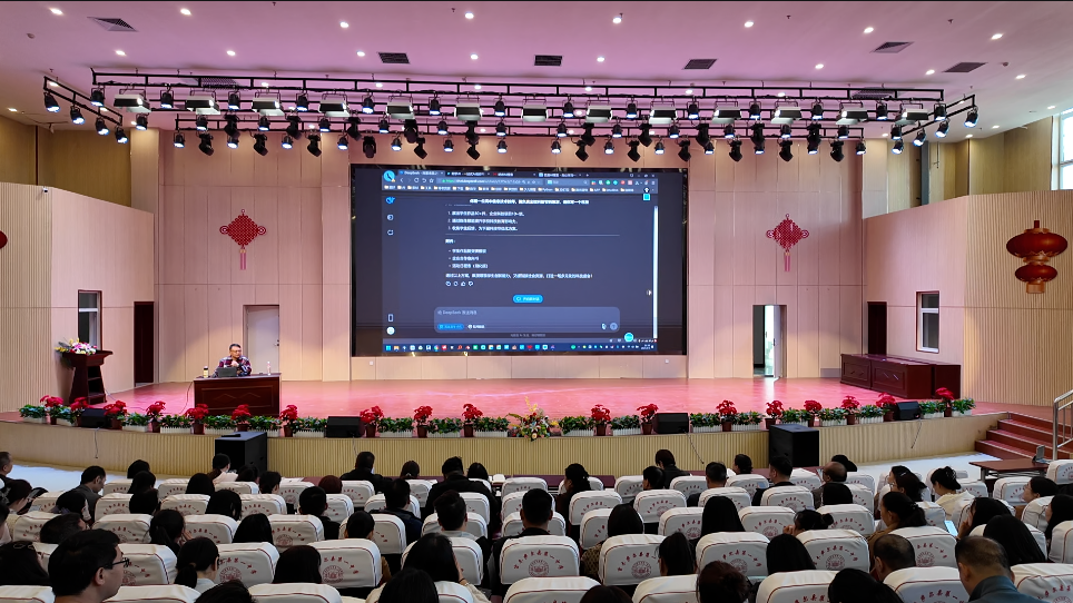 吉木萨尔县开展DeepSeek赋能教师高效教学专题培训(图1)