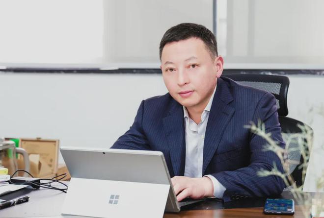 理事专访 文卫东:深耕垂直领域知识引擎 解码AI治理新范式(图1)