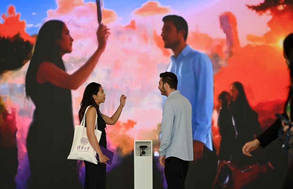 新华视点｜新能源转型、新产业升级、新技术革命——2025夏季达沃斯论坛热点扫描(图3)